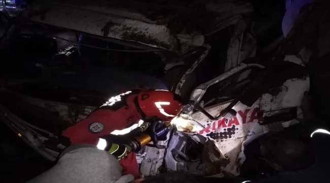 Muğla’da devrilen beton mikserinin sürücüsü yaralandı 