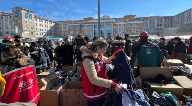Adıyaman’da depremzedelere yiyecek ve kıyafet desteği sağlanıyor