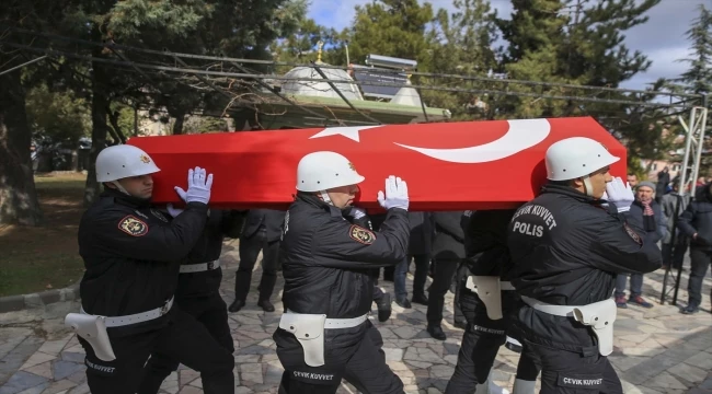 Depremde ölen emniyet müdür yardımcısı ve oğlunun cenazeleri Uşak