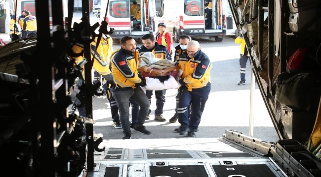 Depremde yaralanan 50 kişi Adana