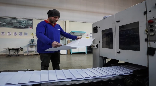 Depremzede öğrencilere 