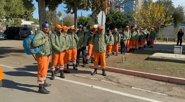 Hint ve Fransız arama kurtarma ekipleri ile yardım malzemeleri Adana