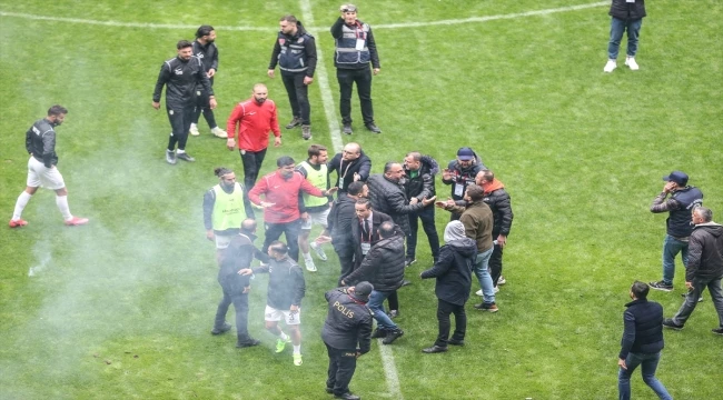 Bursaspor-Amed Sportif Faaliyetler maçında olaylar çıktı