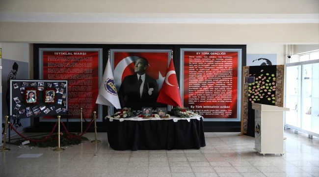 Depremde vefat eden iki öğretmen için Adana