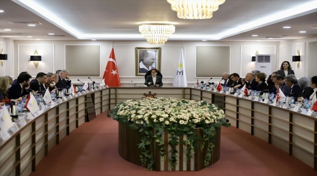 İYİ Parti Genel Başkanı Akşener, GİK üyeleri ile bir araya geldi