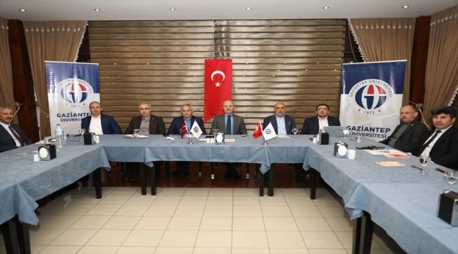 YÖK Başkanı Özvar, deprem bölgesinde rektörlerle 
