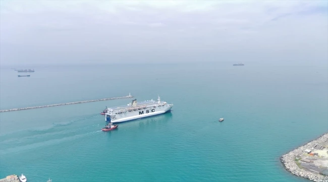 Depremzedelere barınma sağlayan MSC AURELIA gemisi İskenderun