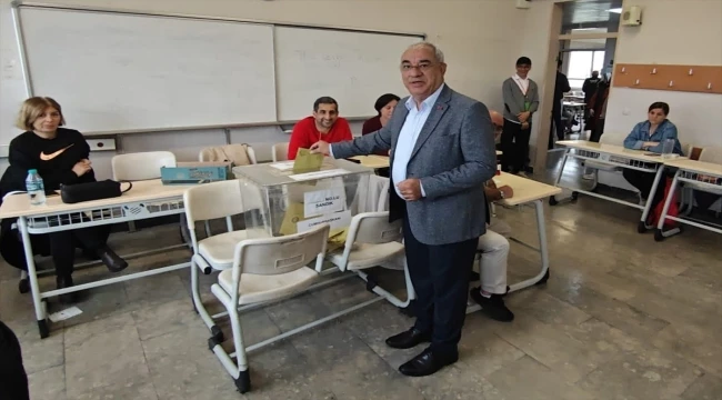 DSP Genel Başkanı Aksakal, oyunu Üsküdar