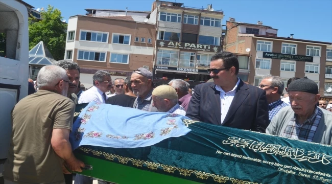 Amasya’da trafik kazasında yanarak hayatını kaybeden 3 kişi toprağa verildi