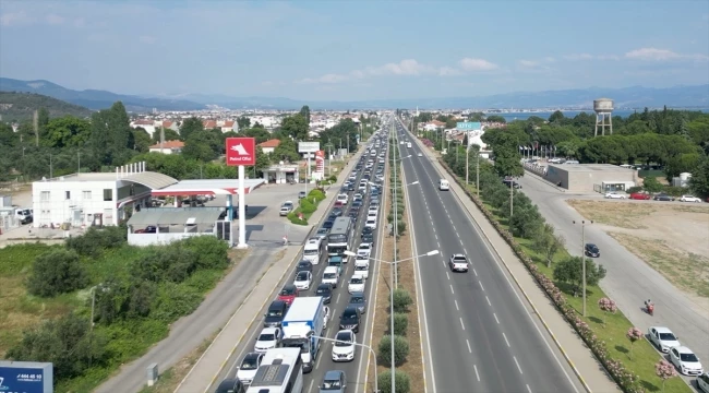 Edremit Körfezi’ndeki yollarda bayram tatili yoğunluğu