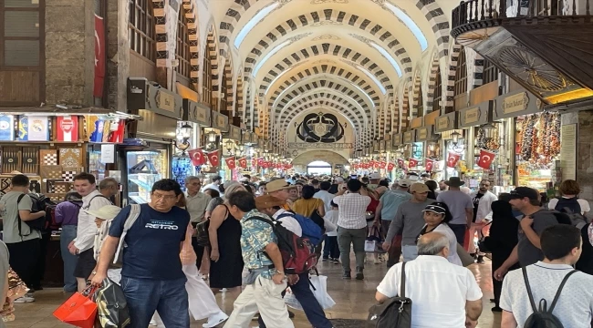 Kurban Bayramı öncesi Mısır Çarşısı