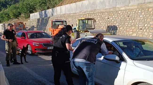 Tunceli’de polis ekipleri uyuşturucuyla mücadele kapsamında denetim yaptı