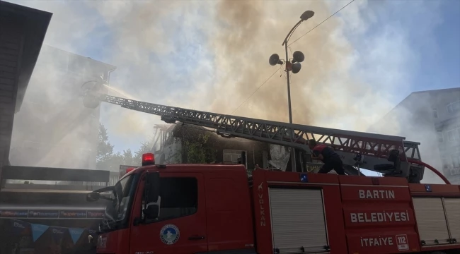 Bartın’da iki katlı ahşap ev yandı