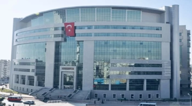 Adliyede mübaşir ile avukatlar arasında gerginlik