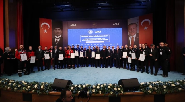 CEKUT gönüllülerine AFAD’dan sertifika ve Patch takdimi